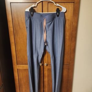FIGS Livingston Scrub Pants Size Medium In Heathered Denim